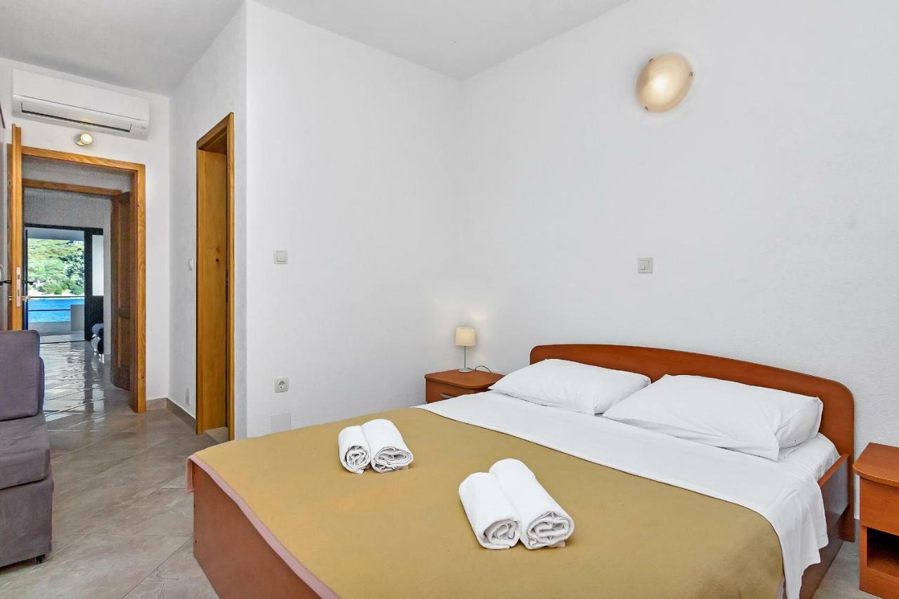 Apartmani Nikola Zastražišće Екстериор снимка
