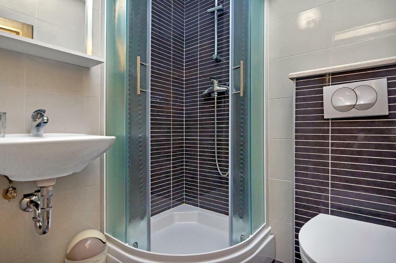 Apartmani Nikola Zastražišće Екстериор снимка