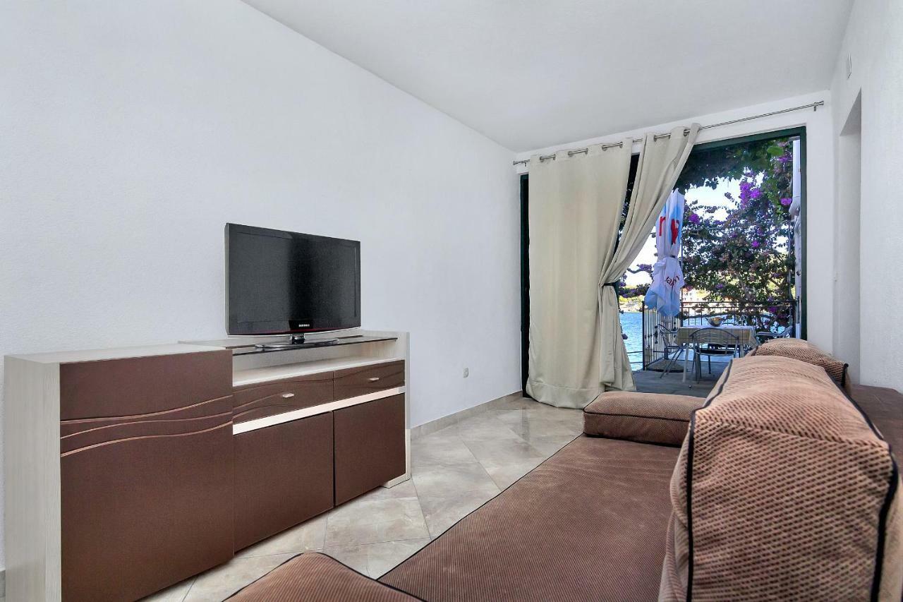 Apartmani Nikola Zastražišće Екстериор снимка