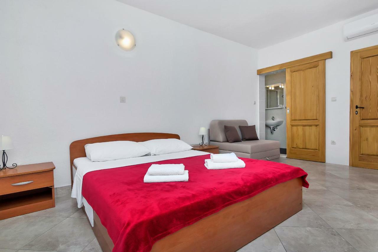 Apartmani Nikola Zastražišće Екстериор снимка