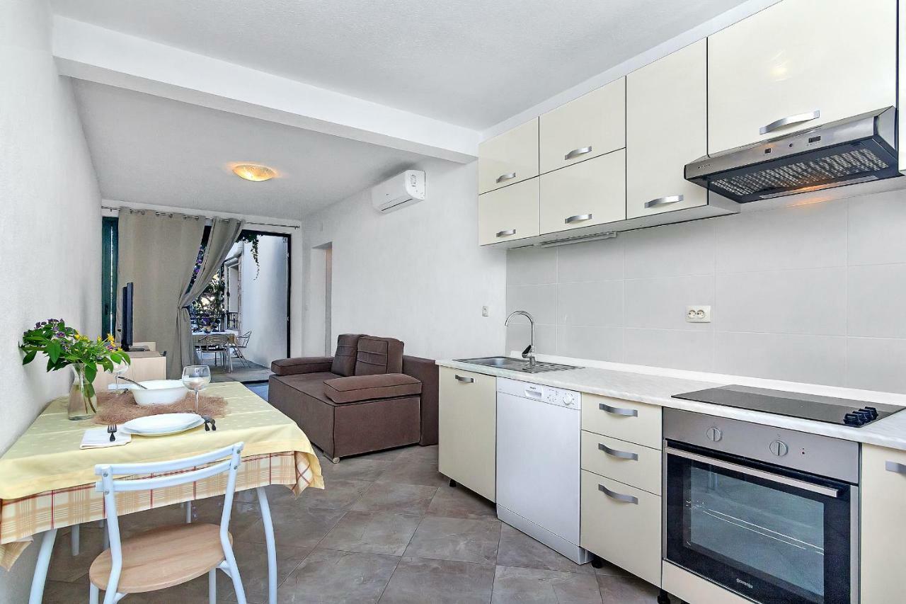 Apartmani Nikola Zastražišće Екстериор снимка