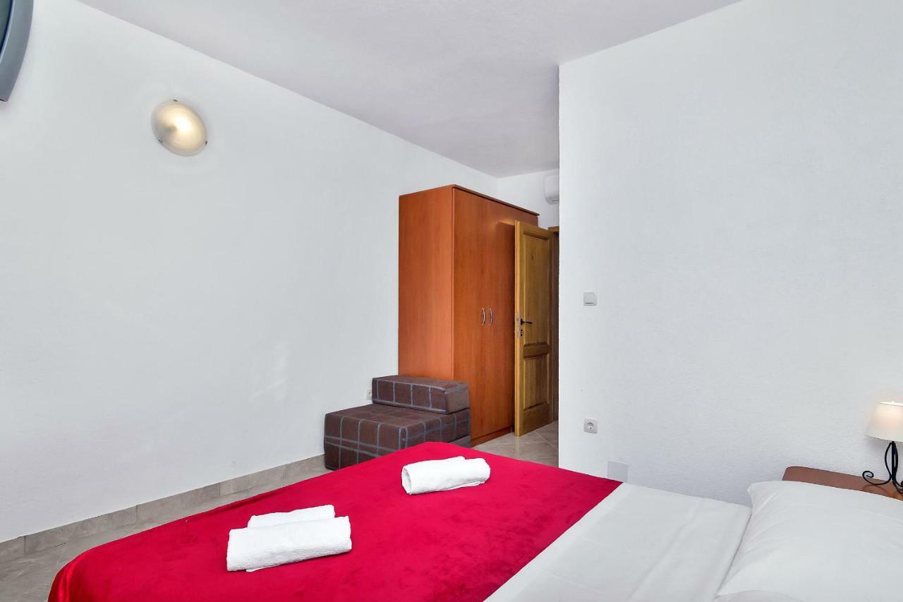 Apartmani Nikola Zastražišće Екстериор снимка