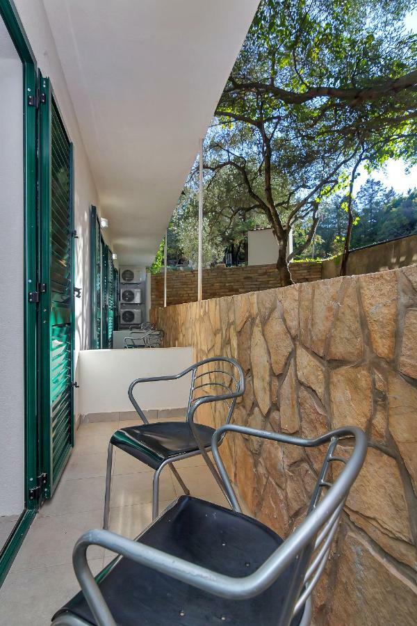 Apartmani Nikola Zastražišće Екстериор снимка