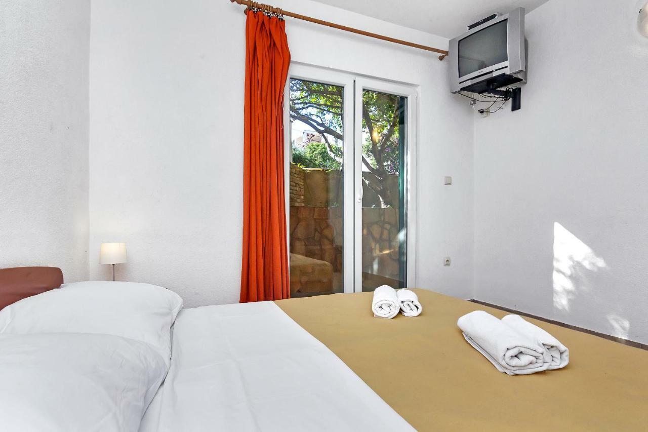 Apartmani Nikola Zastražišće Екстериор снимка