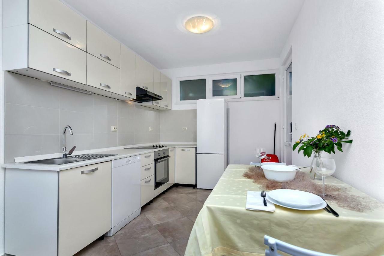Apartmani Nikola Zastražišće Екстериор снимка