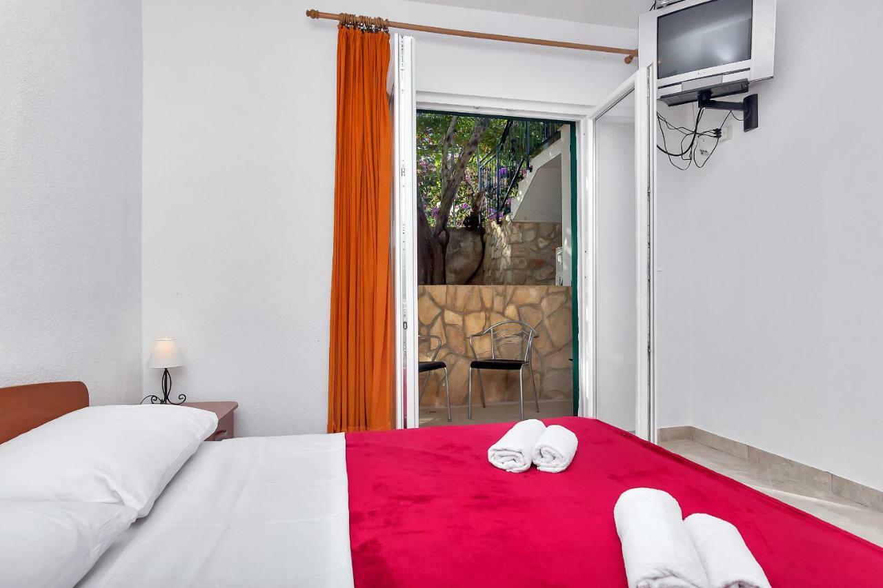 Apartmani Nikola Zastražišće Екстериор снимка