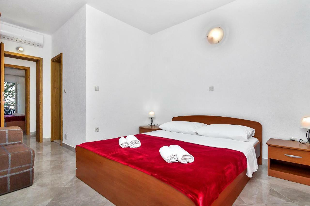 Apartmani Nikola Zastražišće Екстериор снимка